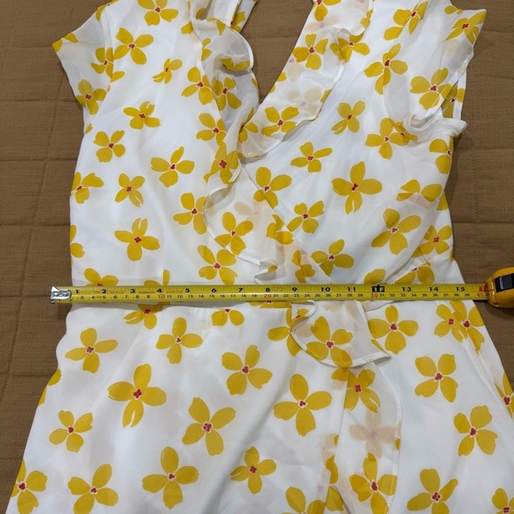 NWT Bardot Revolve Daisy Short Sleeve Mini Dress Size Medium White Yellow - Picture 6 of 8